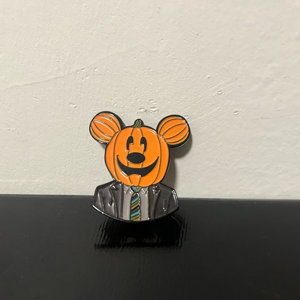 UNOFFICAL Business Pumpkin Mickey Pin